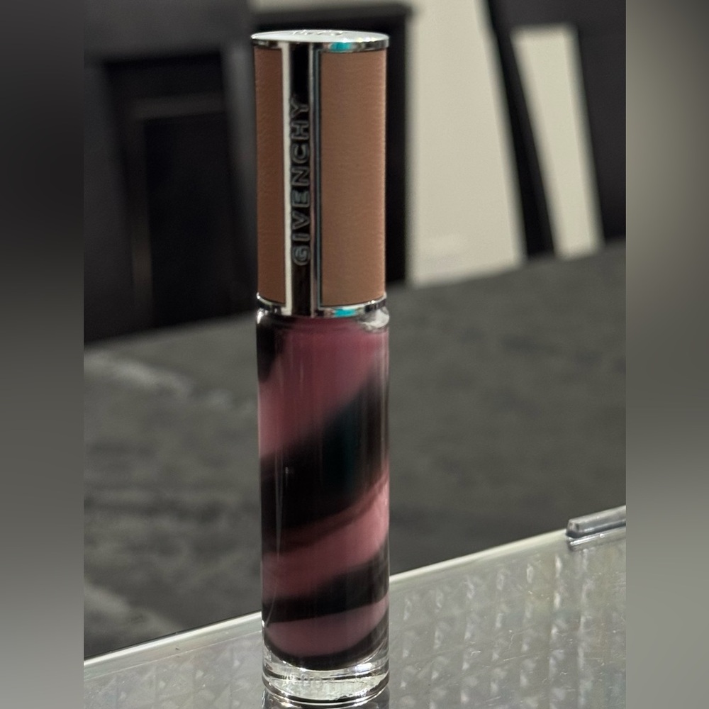 Givenchy Rose Perfecto Tinted Lip Balm&Gloss in Black Pink  (NEW NO BOX)